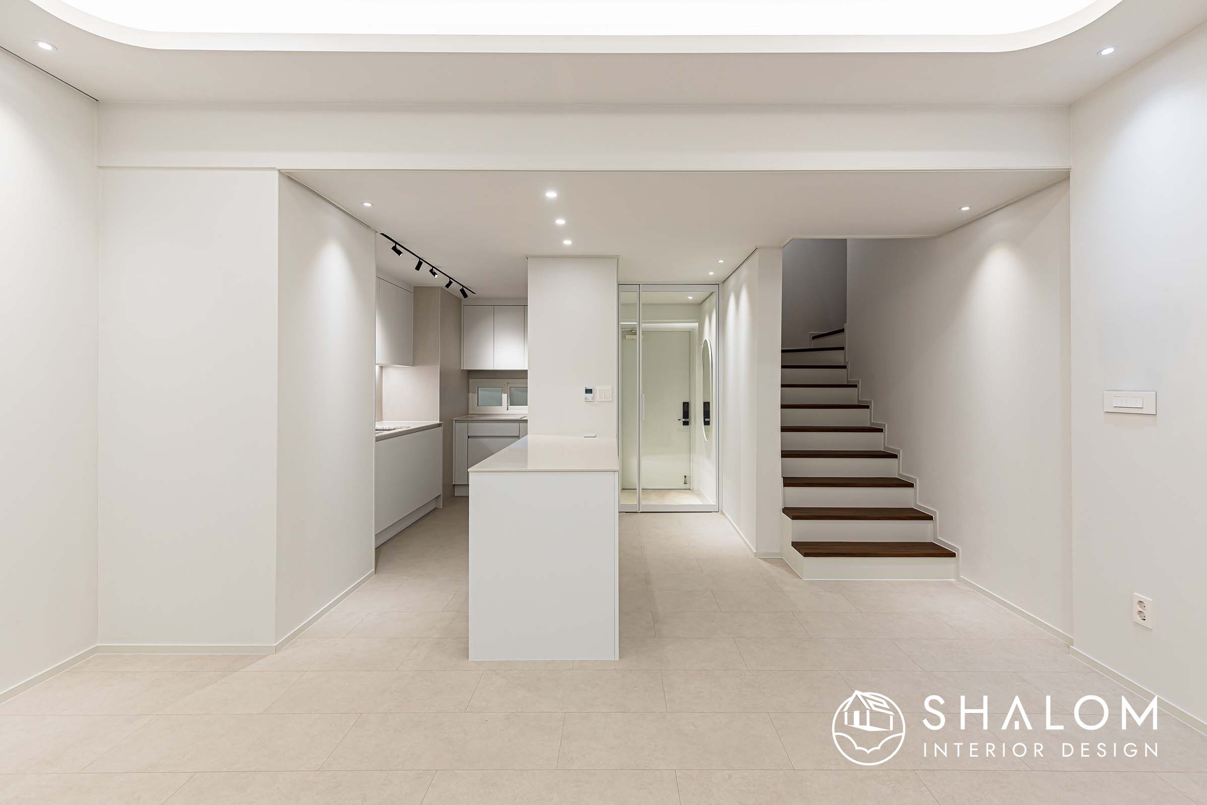 모던 복층의 정석, 미니멀리즘이 돋보이는 화이트 인테리어